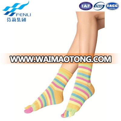 Comfortable anti-bacterial five toes rainbow color socks